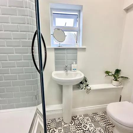 Blossoms Reach - 2 Minutes From Station And Centre Apartment