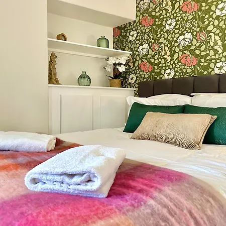 Blossoms Reach - 2 Minutes From Station And Centre Apartment