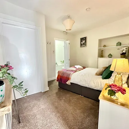 Blossoms Reach - 2 Minutes From Station And Centre Apartment