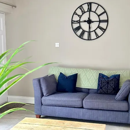 Blossoms Reach - 2 Minutes From Station And Centre Apartment *