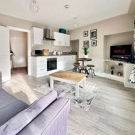 Blossoms Reach - 2 Minutes From Station And Centre Apartment